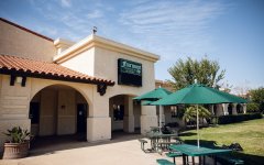 依诺教育推荐*加州安纳海姆Anaheim市 Fairmont Preparatory Academy费尔蒙特预备学校9-12私校